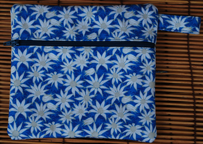 Zip pouch: flannel flowers (blue)